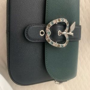 Beautiful never used woman Coach purse